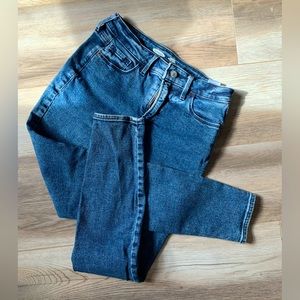 Old Navy women’s size 6 super skinny high rise rockstar jeans